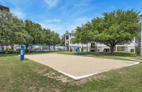 Pleasant Valley Apartamento | Luxe Oasis near downtown, pool, free parking