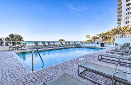 Seawinds Condo Apartamento | Luxe Oceanfront Condo with Pool, Beach Access and Gear