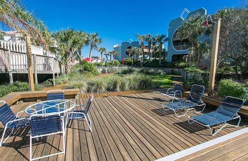 Butler Beach Condominio | Luxe Oceanfront Retreat: St. Aug Hibiscus D202