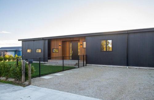 Martinborough Casa | Luxe on Burgundy