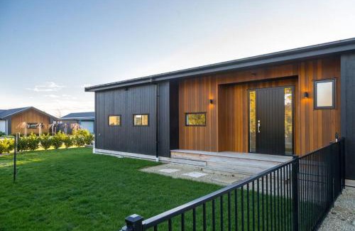 Martinborough Casa | Luxe on Burgundy