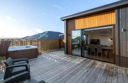 Martinborough Casa | Luxe on Burgundy
