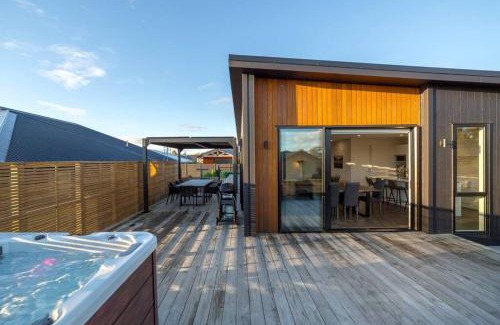 Martinborough Casa | Luxe on Burgundy