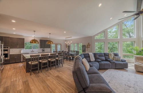 Innsbrook Casa | Luxe on the Lake by Innsbrook Vacations!