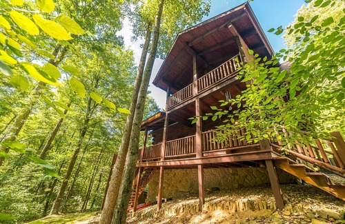 Laurelville Cabina | LUXE ONE | RED WOLF FALLS*HOCKING HILLS*CLOSE TO EVERYTHING-TRAILS,HOT TUB,SAUNA,FIREPLACE,GAME ROOM