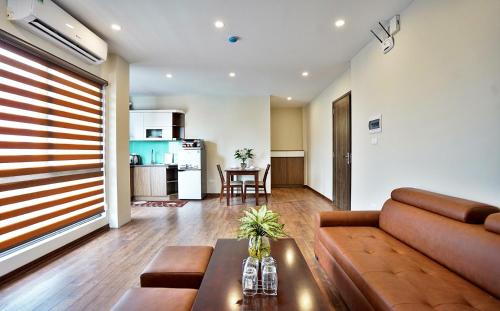 Nhat Tan Hotel | Luxe Paradise Apartment Lac Long Quan
