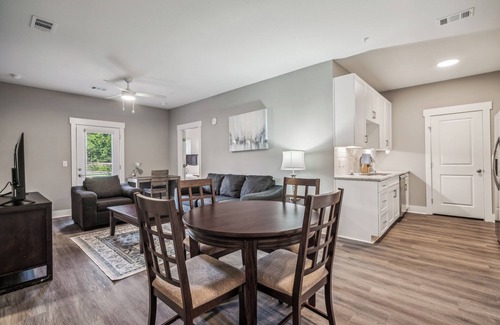 Macon Apartamento | Luxe Park 1117 | 2 Bd Apt | Pool, Gym & Parking