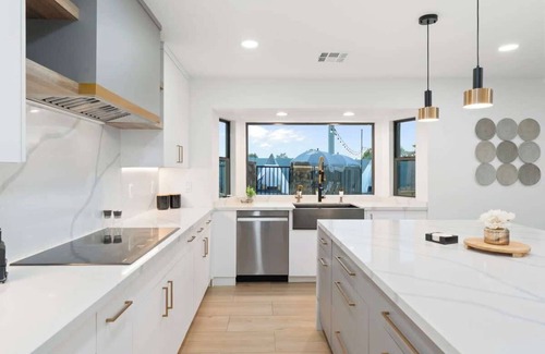 Paradise Valley Village Casa | Luxe~Pickleball~Heated Pool~Slide~Basketball Court