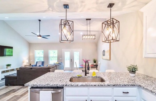 Dothan Casa | Luxe Private Dothan Oasis Near Historic Downtown!