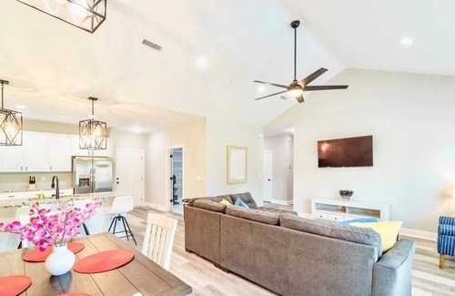 Dothan Casa | Luxe Private Dothan Oasis Near Historic Downtown!