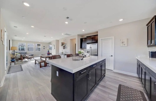 Ivey Ranch - Rancho Del Oro Condominio | Luxe Private Getaway in the Heart of Oceanside!
