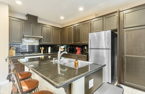 Union City Casa | Luxe Private Getaway Near Coyote Hills Park!