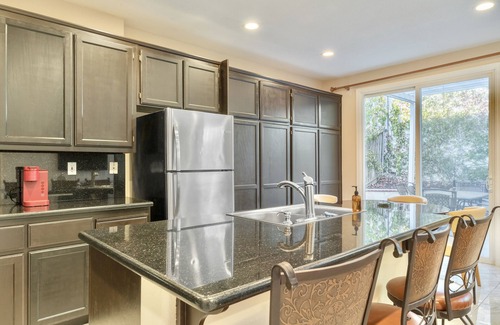 Union City Casa | Luxe Private Getaway Near Coyote Hills Park!