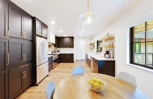 Grass Valley Casa | Luxe Private Lakefront Getaway with Hot Tub!
