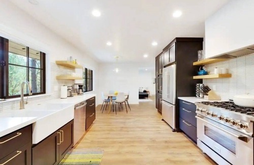 Grass Valley Casa | Luxe Private Lakefront Getaway with Hot Tub!