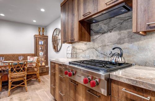 Warm Springs Casa | Luxe Prospector Condo Steps to Lift with Hot Tub