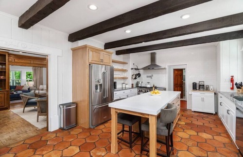 Lodi Casa | Luxe Retreat Designed For Group Getaways