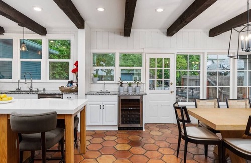 Lodi Casa | Luxe Retreat Designed For Group Getaways