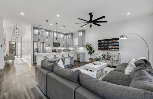 West Dallas Casa | Luxe Retreat--Hot Tub/Pool/Firepit near State Fair