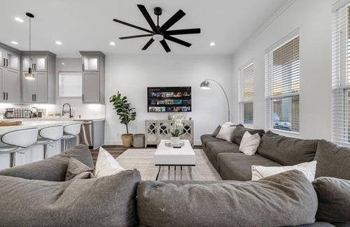 West Dallas Casa | Luxe Retreat--Hot Tub/Pool/Firepit near State Fair
