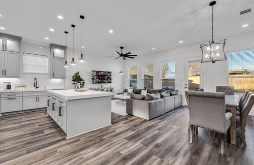 West Dallas Casa | Luxe Retreat--Hot Tub/Pool/Firepit near State Fair