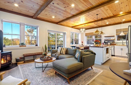 Bethel Casa | Luxe Retreat: Sleeps 15, Hot Tub, Sauna & Movie Room