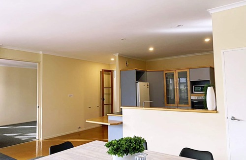 Hamilton Casa | Luxe Retreat -- Spacious & Peaceful