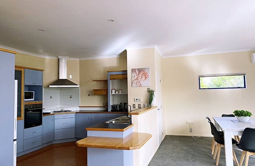 Hamilton Casa | Luxe Retreat -- Spacious & Peaceful