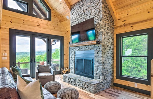 Nebo Casa | Luxe Retreat w/ Mtn View < 5 Mi to Lake James