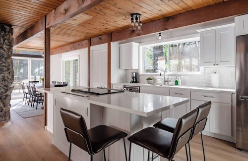 Troutdale Casa | Luxe Riverfront A-Frame | Hot Tub | Fishing