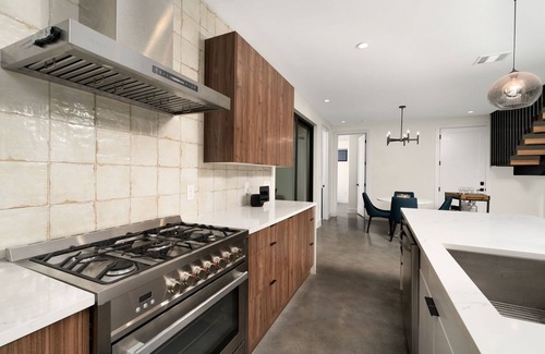 Riverside Casa | Luxe Riverside House | Skyline Deck+Downtown View