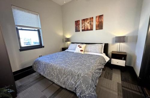 Roanoke Apartamento | Luxe rooftop retreat in downtown core
