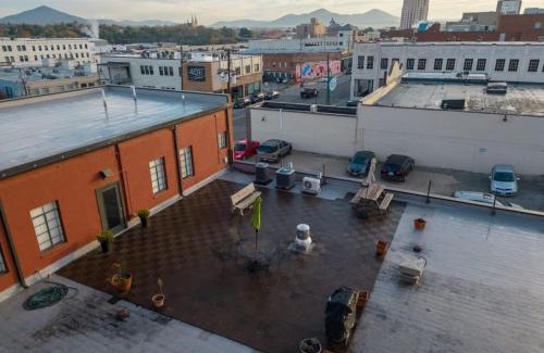 Roanoke Apartamento | Luxe rooftop retreat in downtown core