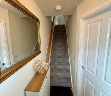 Trentham Casa | Luxe Rooms in High-End Duplex Near Trentham Garden