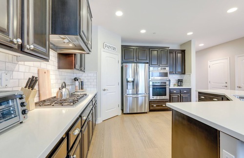 Roseville Casa | Luxe Roseville Home w/ Pool & Hot Tub!