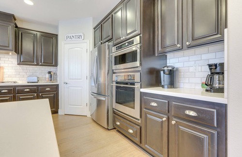 Roseville Casa | Luxe Roseville Home w/ Pool & Hot Tub!
