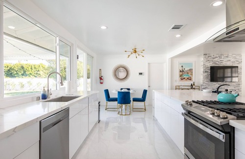 Racquet Club West Villa | Saltwater PoolSpa,Firepit,BBQ |Luxe Escape Retreat
