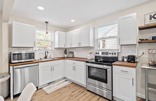 Sans Souci Casa | Luxe Shower| 7 min to Downtown | Premier Property