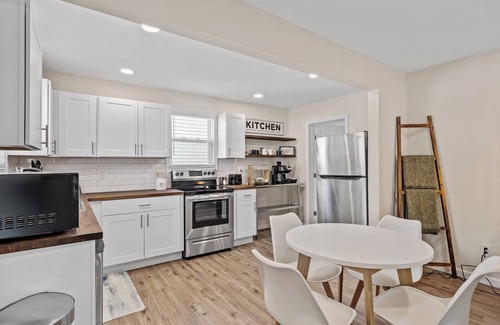 Sans Souci Casa | Luxe Shower| 7 min to Downtown | Premier Property