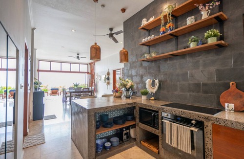 Melaya Villa | Prueba el verdadero Bali en una villa de lujo frente al mar
