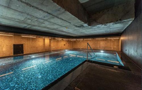 Prague 12 Apartamento | Luxe studio with pool, sauna, jacuzzi, gym, balcony