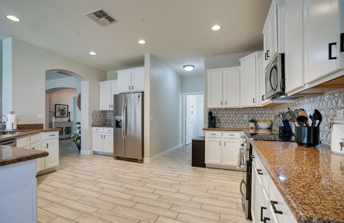 Sycamore Farms Casa | Luxe Surprise Home: Pool, Putting Green & Hot Tub!