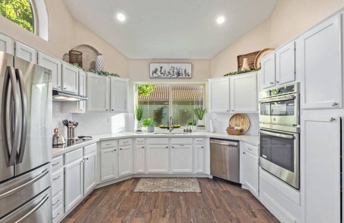 Estate La Colina Casa | Luxe Tempe Retreat | Heated Pool, Putting Green & Firepit Oasis