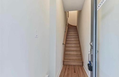 North York Apartamento | Luxe Toronto Townhome, Rooftop Terrace, Parking