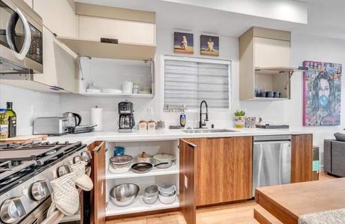 Sherman Oaks Apartamento | Luxe Townhome | Newly-Built