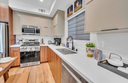 Sherman Oaks Apartamento | Luxe Townhome | Newly-Built