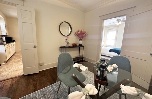 Lenox Apartamento | Luxe Townhouse by Overton Square