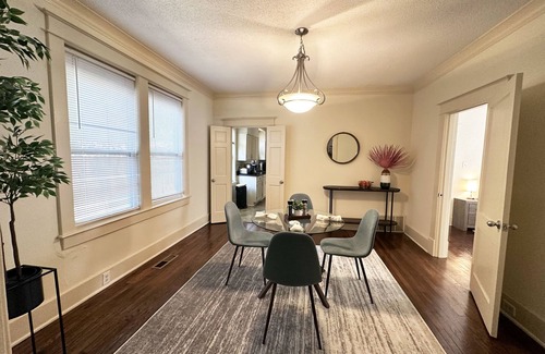 Lenox Apartamento | Luxe Townhouse by Overton Square