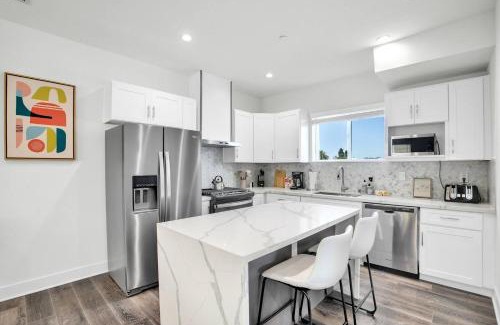 Historic Filipinotown Casa | Luxe Townhouse Near Downtown La