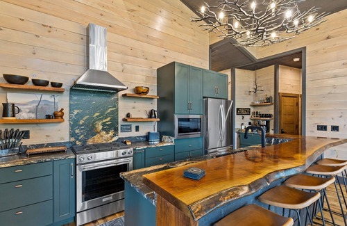 Hidden Lake Cabina | LUXE TREEhouse with amazing view! Perfection! Romantic paradise! Sauna! Slide!